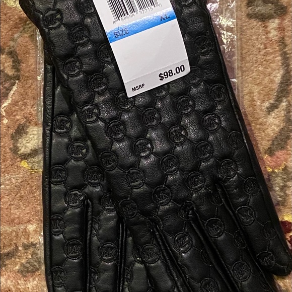 Authentic Michael Kors leather gloves - Picture 5 of 5